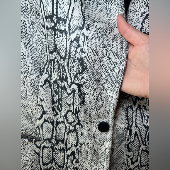 Alice and Olivia Breann Snake Embossed Faux Leather Blazer Size 12 Retail $595 - Picture 3 of 16